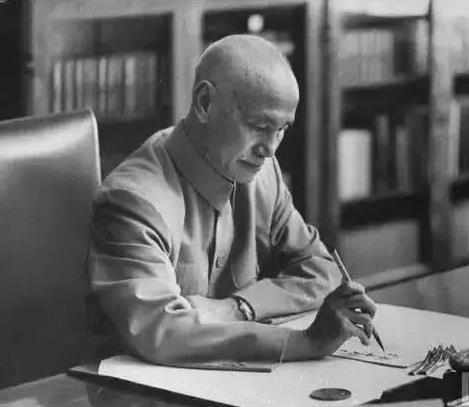 蒋介石立下遗嘱:棺材不能入土,在他去世后,毛主