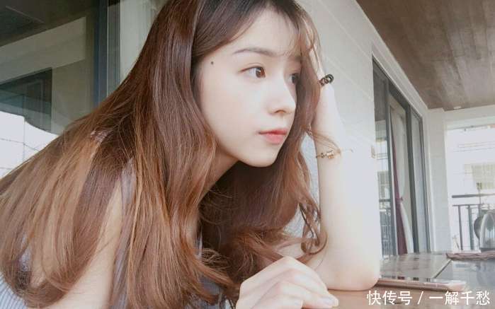 斗鱼女主播的颜值排行榜: 冯提莫第五名, 第一名