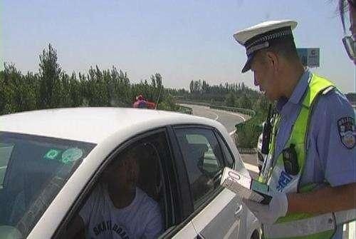 高速违章被扣12分未处理还能开车吗?