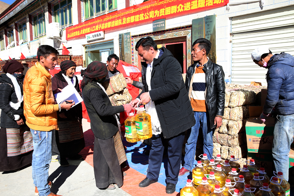 春风化雨暖人心-加央曲扎扶贫记