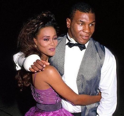 拳王泰森的巅峰期为何只有其他人的一半长?看看他换过多少女友