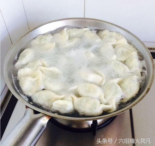 包饺子前多放一个料,保证饺子好吃不破皮,天