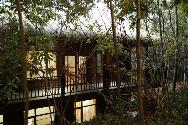 什么都阻挡不了苗族人创业,在大山里盖起了民