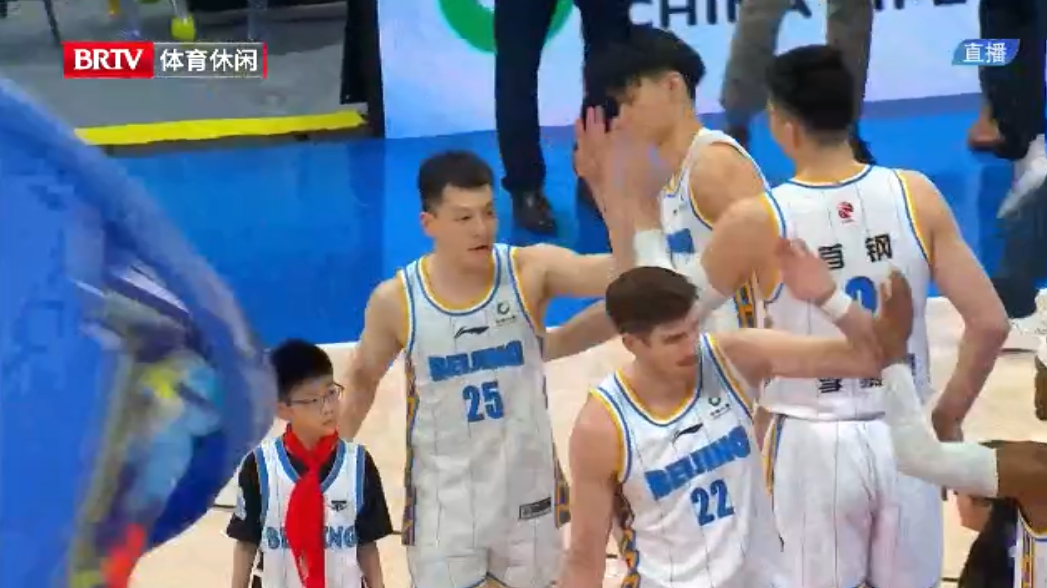 一起狂一起扛 首钢赛季最后一场感人小片 一起狂一起扛 首钢赛季最后一场感人小片