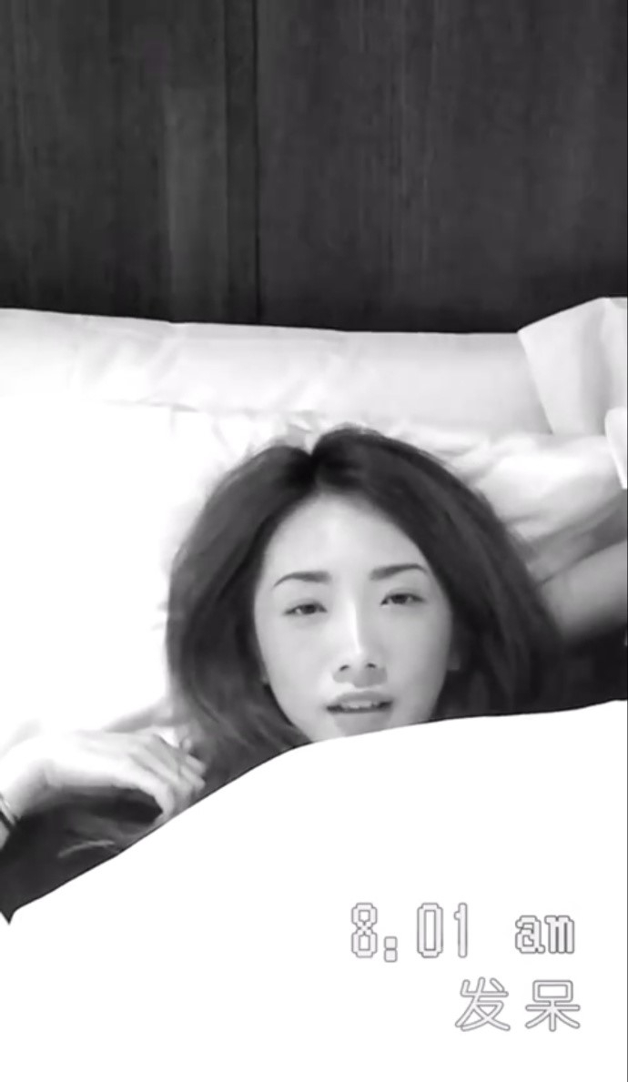 火箭少女起床照曝光！孟美岐吴宣仪杨超越等素颜显黑眼圈