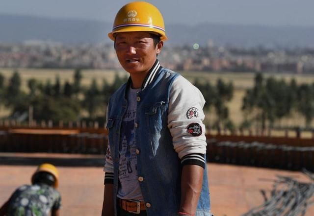 在非洲打工的中国人:在街上钱包手机被抢也不