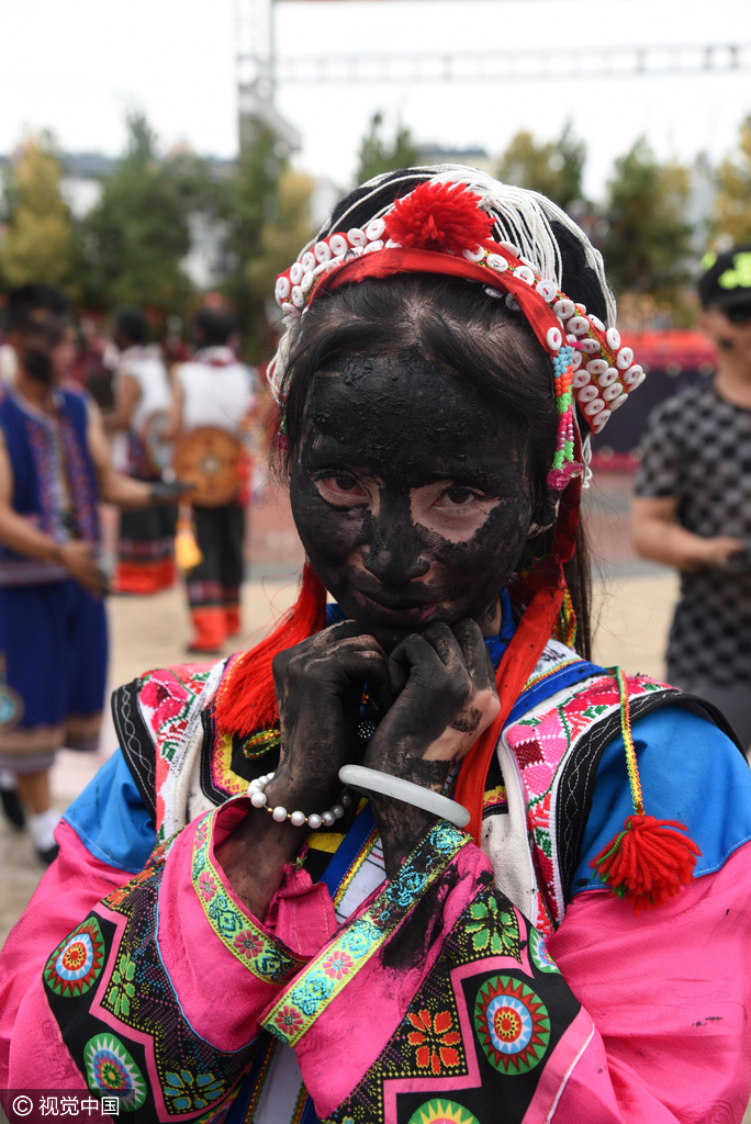 云南"普者黑"花脸节丘北万人狂欢