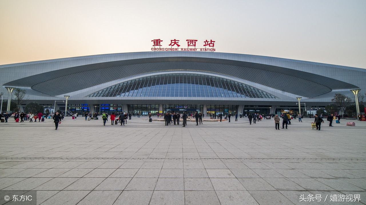 重庆再现反人类火车站,旅客不得已冒险翻护栏,设计师怎么想的?