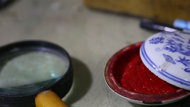 《中国梦—365个故事》刻瓷匠 《中国梦—365个故事》刻瓷匠