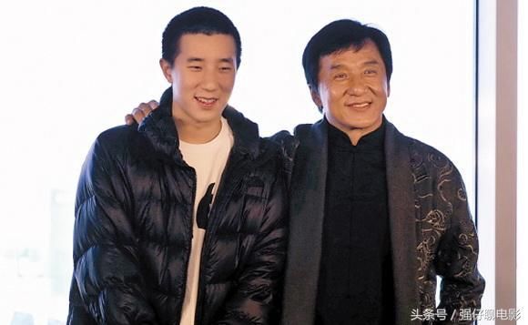 54岁李连杰谈移民原因,如今只要中国国籍,成龙