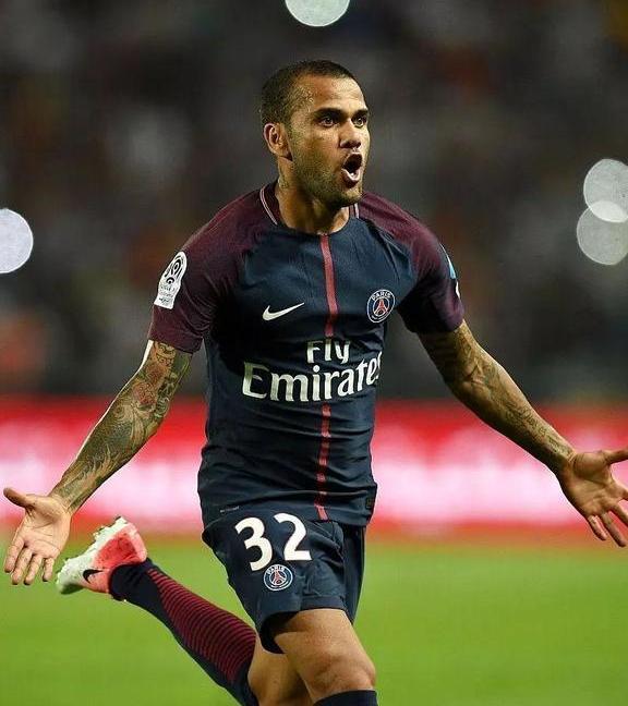 19岁的姆巴佩,高开低走还是为梅罗时代画上