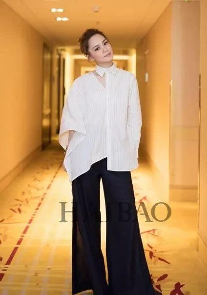 刘亦菲的花丝袜关晓彤的礼服配布鞋…这些女明