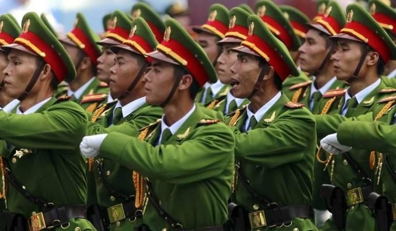 被网友称为"没吃饱饭"的越南士兵:正步阅兵,所有人都惊愕了!