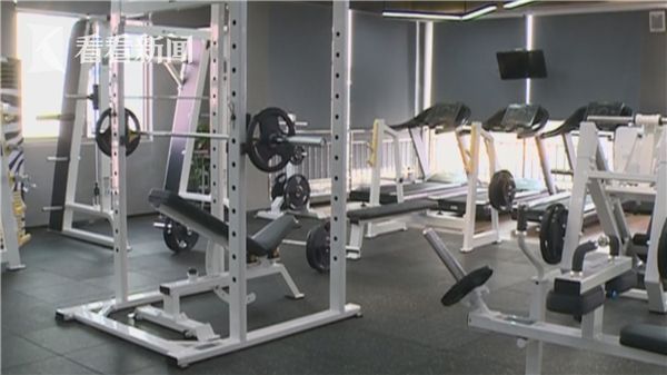 手伸进女学员内裤？ 健身房私教回应：正常教学