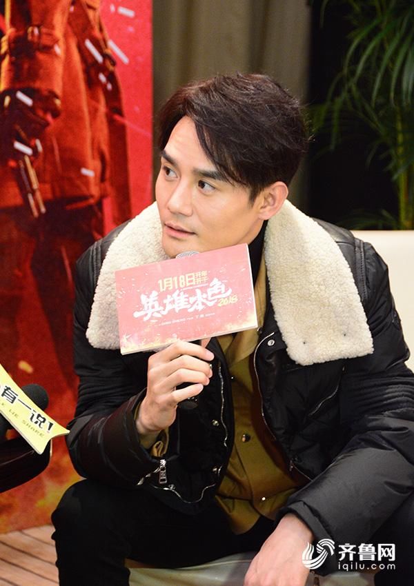 王凯现身济南帅气"撩妹" 鹿眼低音炮全程放电