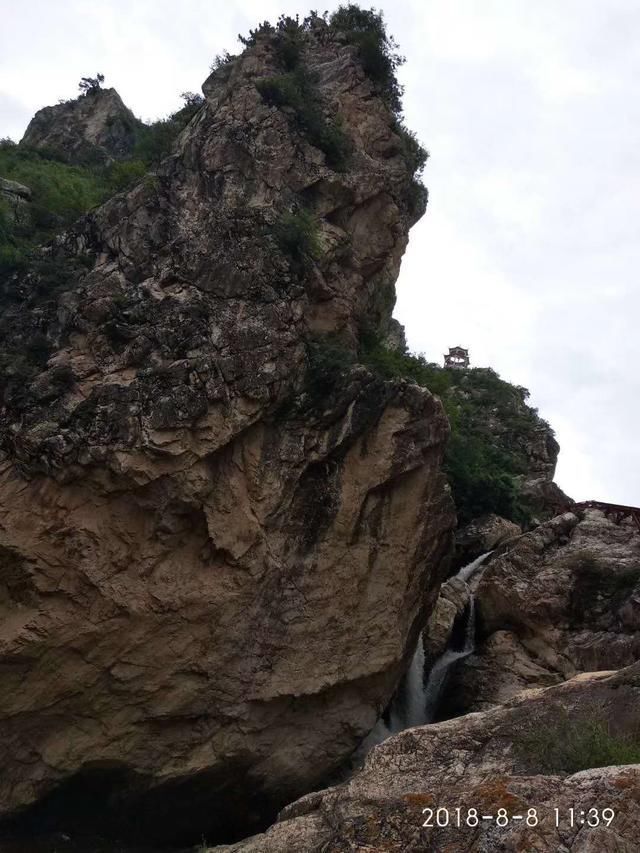葫芦岛建昌龙潭大峡谷,美丽的瀑布清静的河水