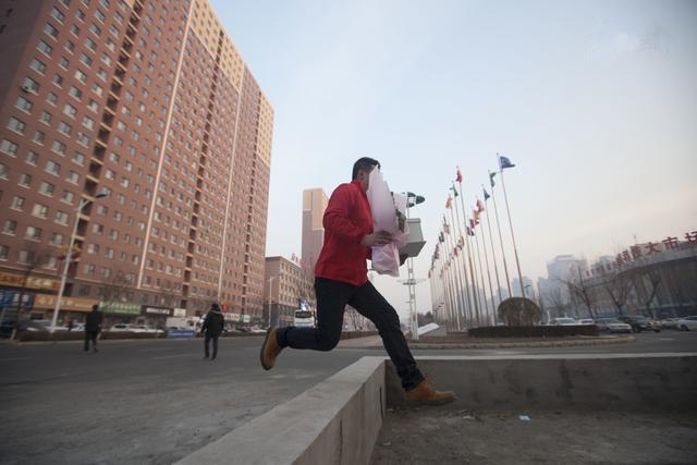 加入UU跑腿VS快跑者自成一派,注册跑腿公司需