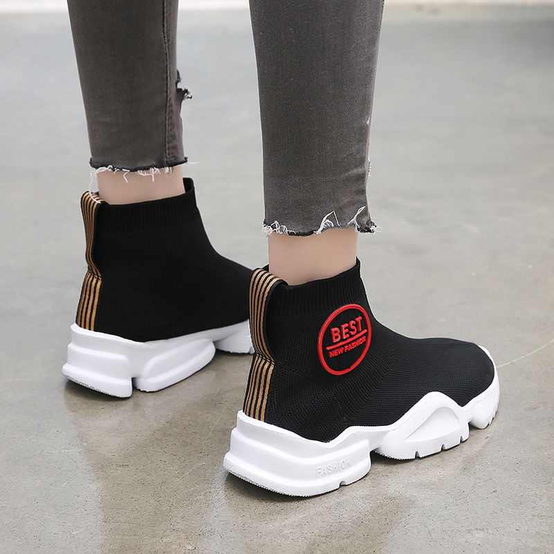 有一种女鞋:叫袜子鞋,2018特时兴,搭配小脚裤