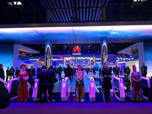 西班牙国王亲自体验5G时代下大空间多人VR互