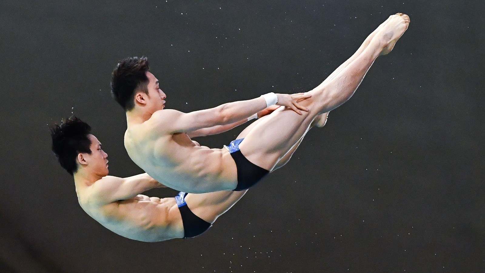 跳水世界杯蒙特利尔站首日 中国军团包揽两枚金牌