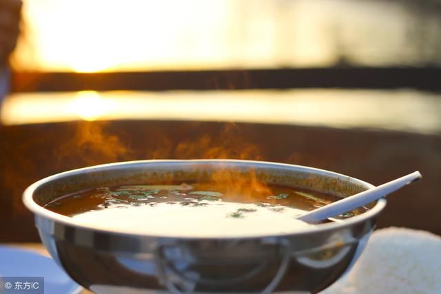 烧菜时在什么时候放盐最好?