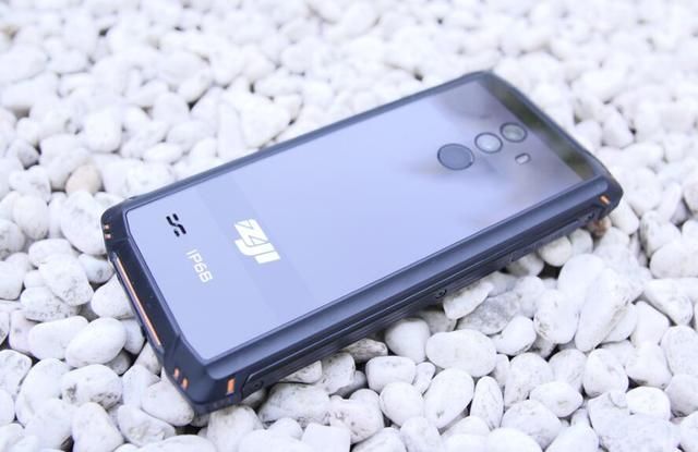 一款国产神机出现,与三星S9防水级别一样,比小