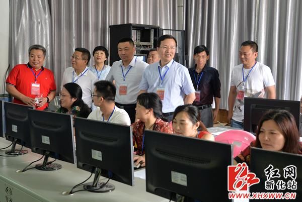 新化:朱前明、左志锋高考首日深入各考点巡考