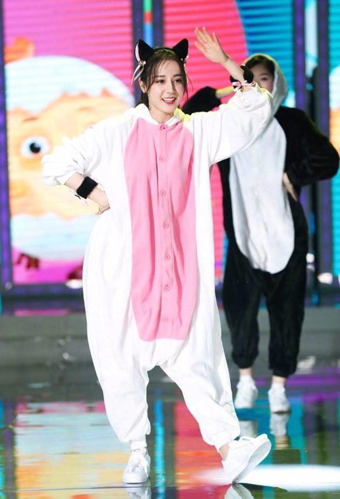 迪丽热巴跨年舞蹈,两种风格评价为何一边倒?