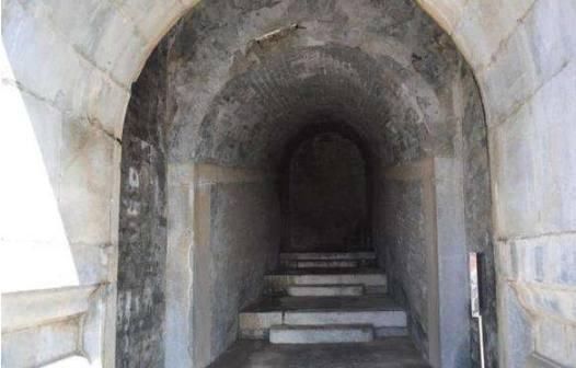 1952年,专家进入康熙陵清理,黑暗中听到走动声