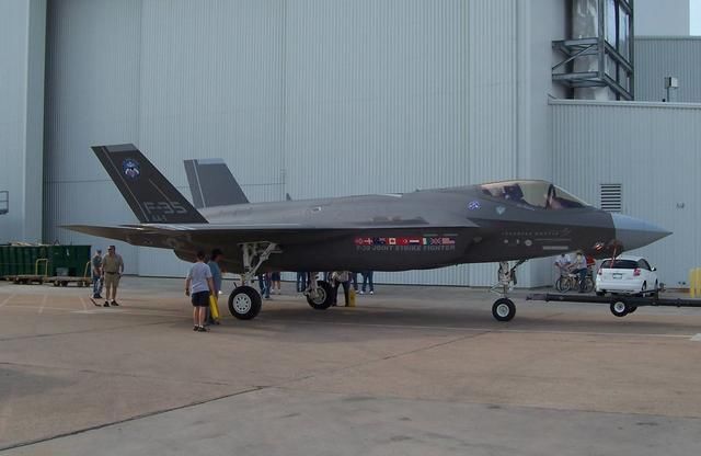 美国怎么评价歼20? 不升级F35根本无法打,网友