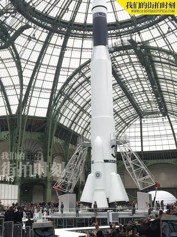 杨幂又双叒叕接时尚代言!吴亦凡年度最佳男歌