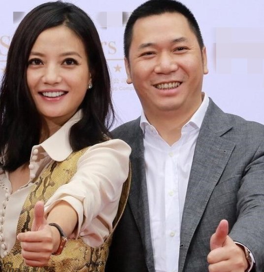 赵薇事业遇危机 老公黄有龙身份被揭