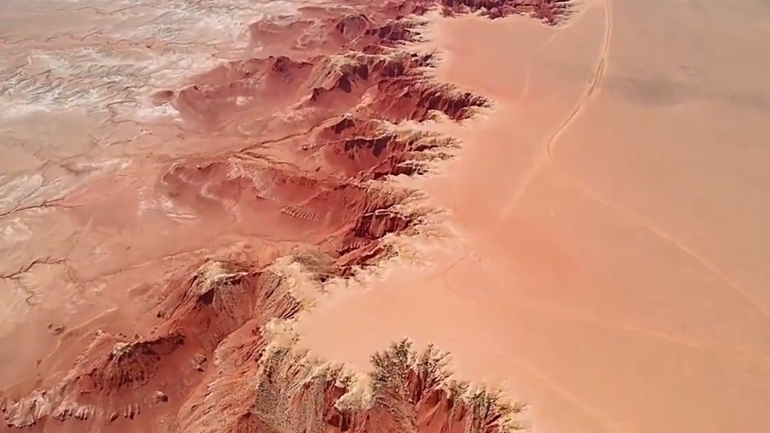 哇~~俯瞰丹霞地貌太壮观 哇~~俯瞰丹霞地貌太壮观