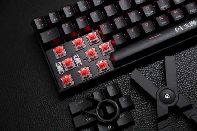 手机吃鸡也可以用机械键盘北通K1蓝牙机械键