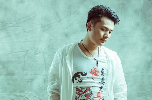 舞帝小闪电回忆过去的经历,5年yy让他快乐和忧愁