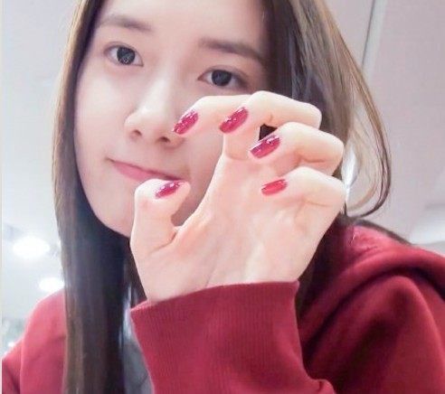 允儿和周子瑜同一天公开素颜照!金希澈称允儿