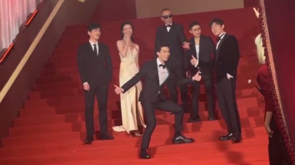 胡歌和吴磊送出突如其来的惊喜！