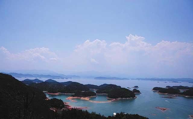 这种钓法如今被禁,用泥鳅打窝,日钓百斤大鱼!