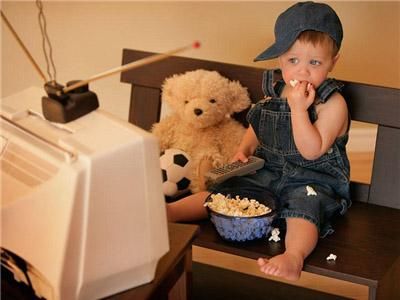 三岁的宝宝,看电视与不看电视的区别!爸妈一定