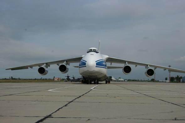 公然拍卖安-124运输机,比2架运20还强,中国非常需要!
