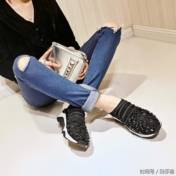 多穿运动鞋,少穿高跟鞋,舒适养脚还不臭脚