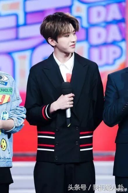 叔圈101徐峥和蔡徐坤撞衫 却要凭发型取胜 吴