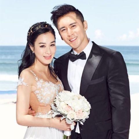 嫁给比自己小11岁的男友,47岁的性感女神活成了少女一般