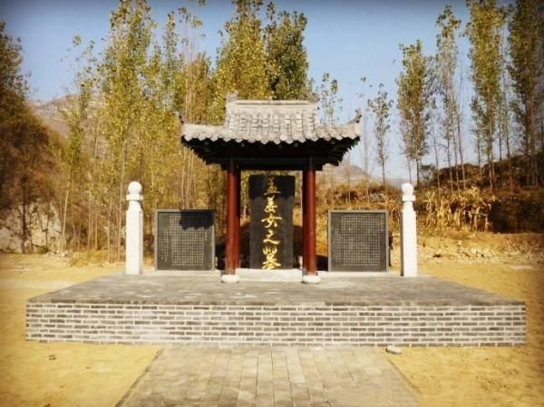 孟姜女墓发现的手绢,上绣12个字,最后被一个人解读出来