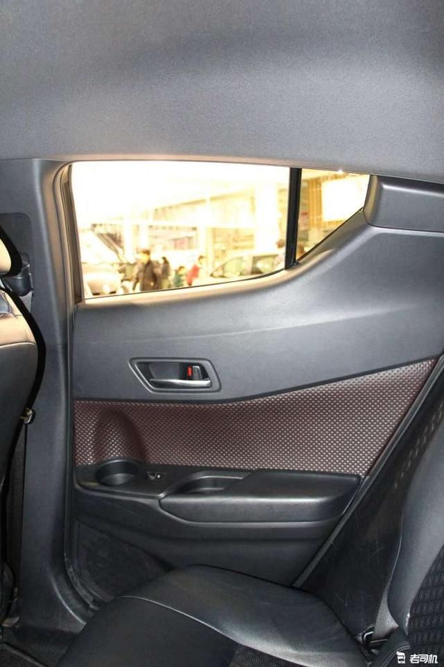 日本销量第一的丰田小型SUV 比劲客更强势 国