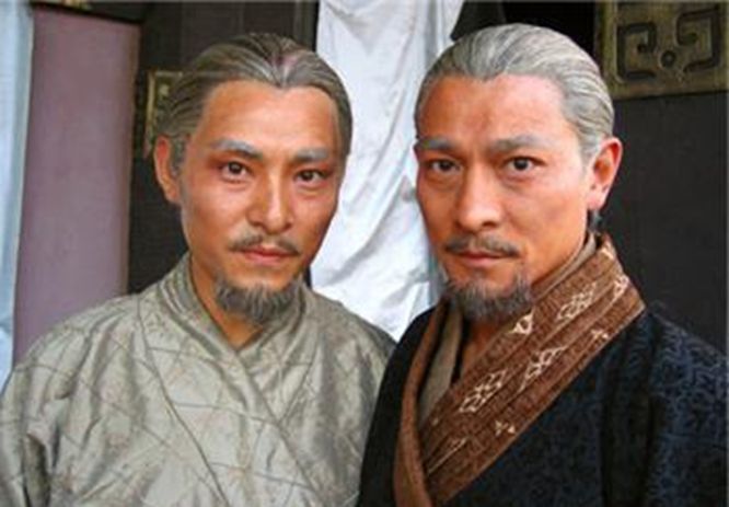 娱乐圈明星与替身合影:刘亦菲与替身杜雨晨,都