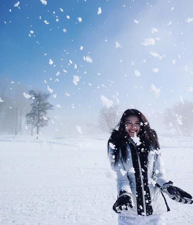 何穗雪地滑雪，变冰雪美人儿，仙姑真的肤白如雪了