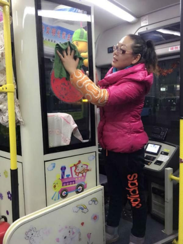 青城最美公交人刘海燕 获得全国岗位学雷锋标