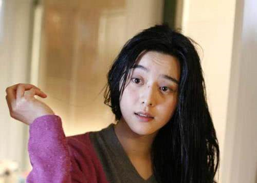 她是范冰冰的裸替,曾脱得一丝不挂,如今回归成银幕"最美军医"