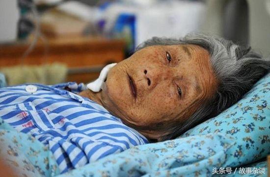 老人临终前喉咙为什么会响